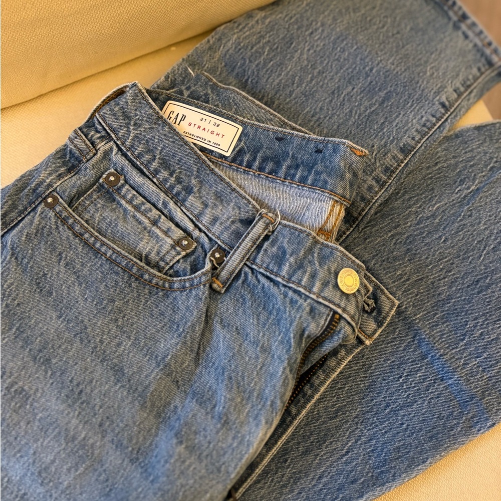 GAP Men's Straight Leg Jeans • NWOT • Size 31x32 • Classic Medium Wash Denim - Picture 4 of 7